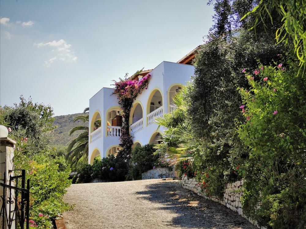 Dionysos Apartments Apraos Eksteriør billede