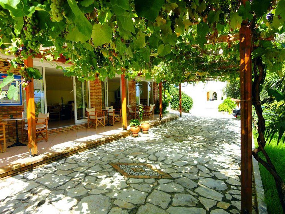 Dionysos Apartments Apraos Eksteriør billede
