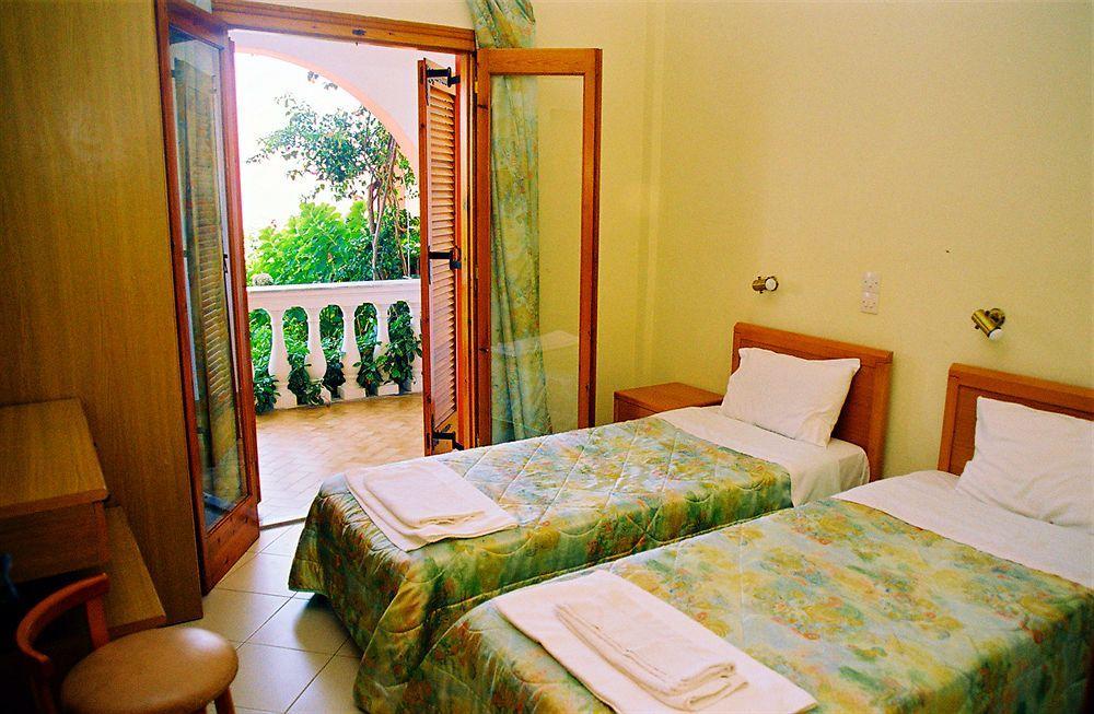 Dionysos Apartments Apraos Eksteriør billede